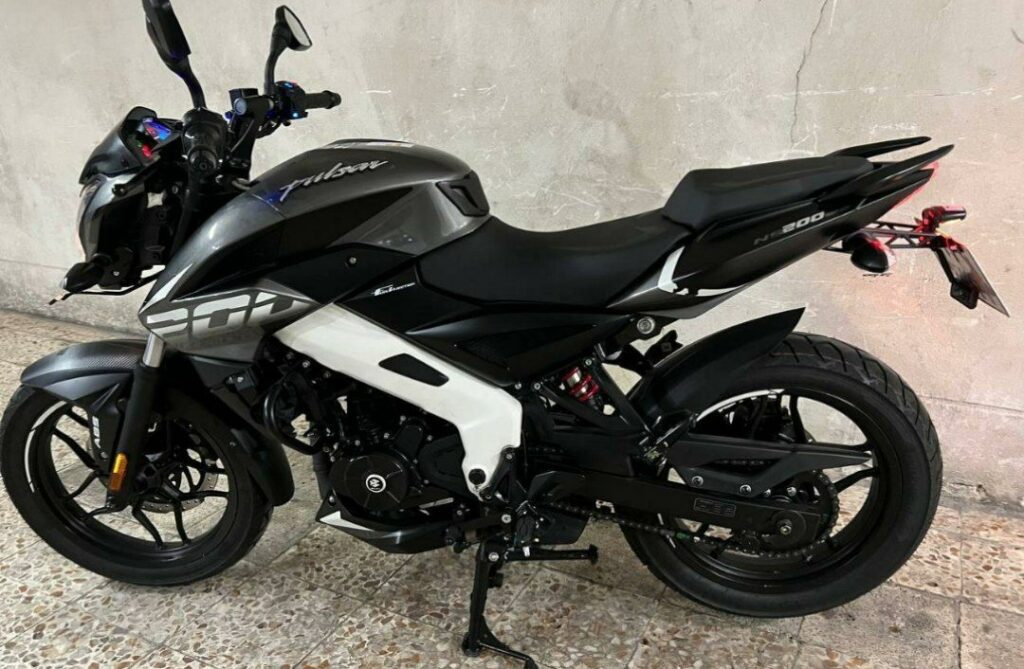 موتور  باجاج پالس NS 200