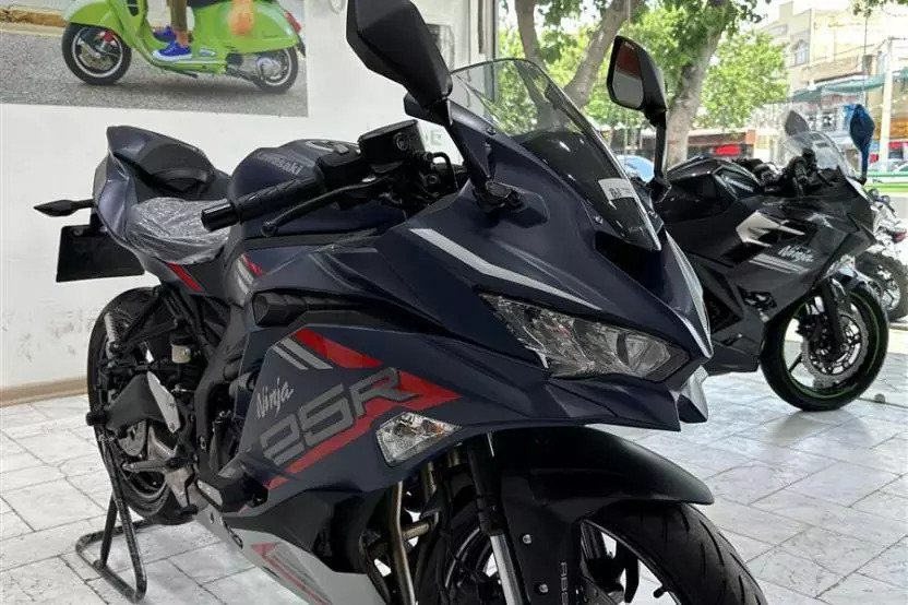 کاوازاکی، نینجا ZX-25R