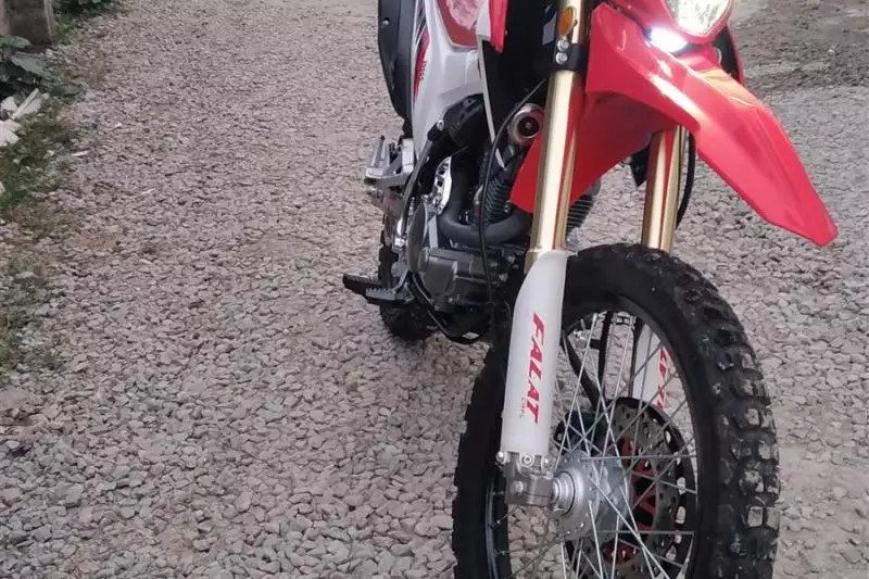 جهان همتا، فلات CRF200